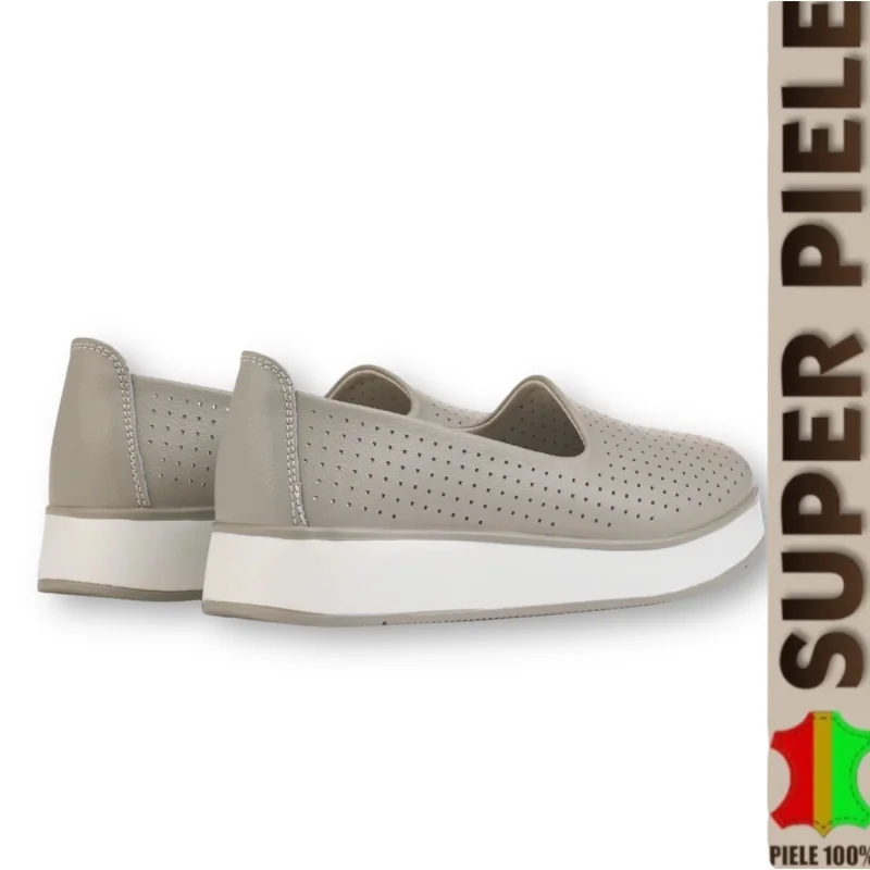 Superpiele - Magazin Online de Încăltăminte-Genti din Piele NaturalăBalerini albi piele naturala perforati cu talpa groasa |SILOVO|