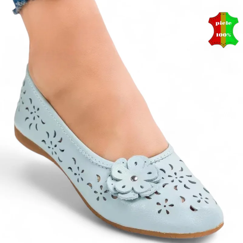 Ballerinas aus echtem Leder mit perforiertem Muster und Blumenapplikation in Blau VK2014-20