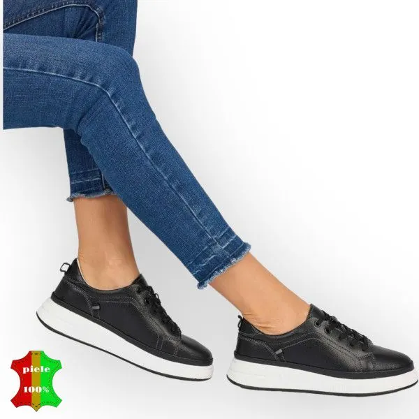 Chaussons pour femmes en cuir véritable noir avec talon épais et perforations extérieures