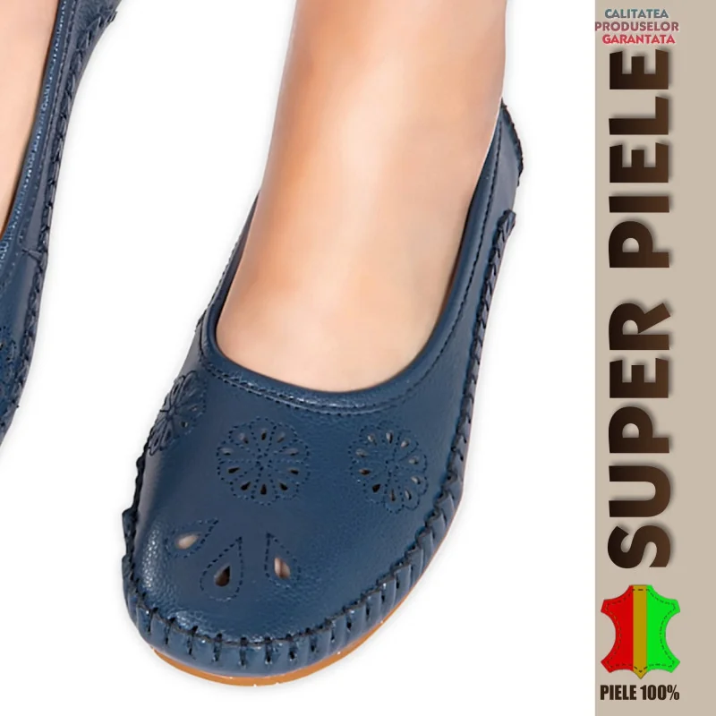 bailarinas y mocasinesMocasines azul oscuro con perforaciones florales | Rozana | - Piel auténtica