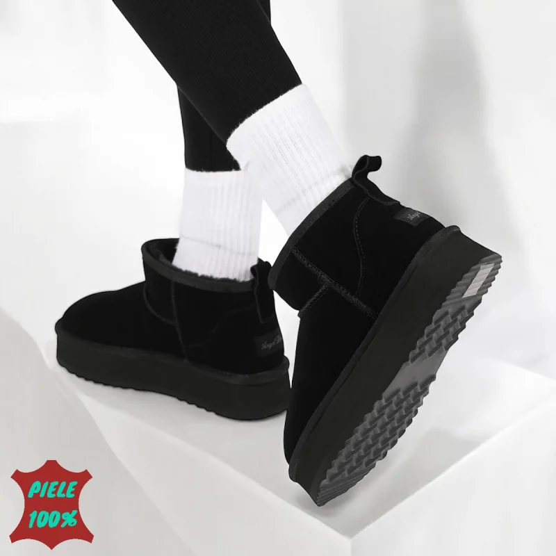 Rövid, fekete, szőrmével bélelt |UGG| típusú természetes velúr csizma platformmal