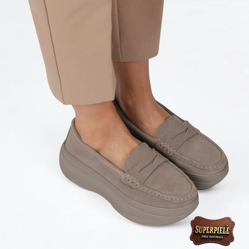 Khakifarbene Loafer aus natürlichem Wildleder für Damen mit Plateausohle |FAMIVO 1|