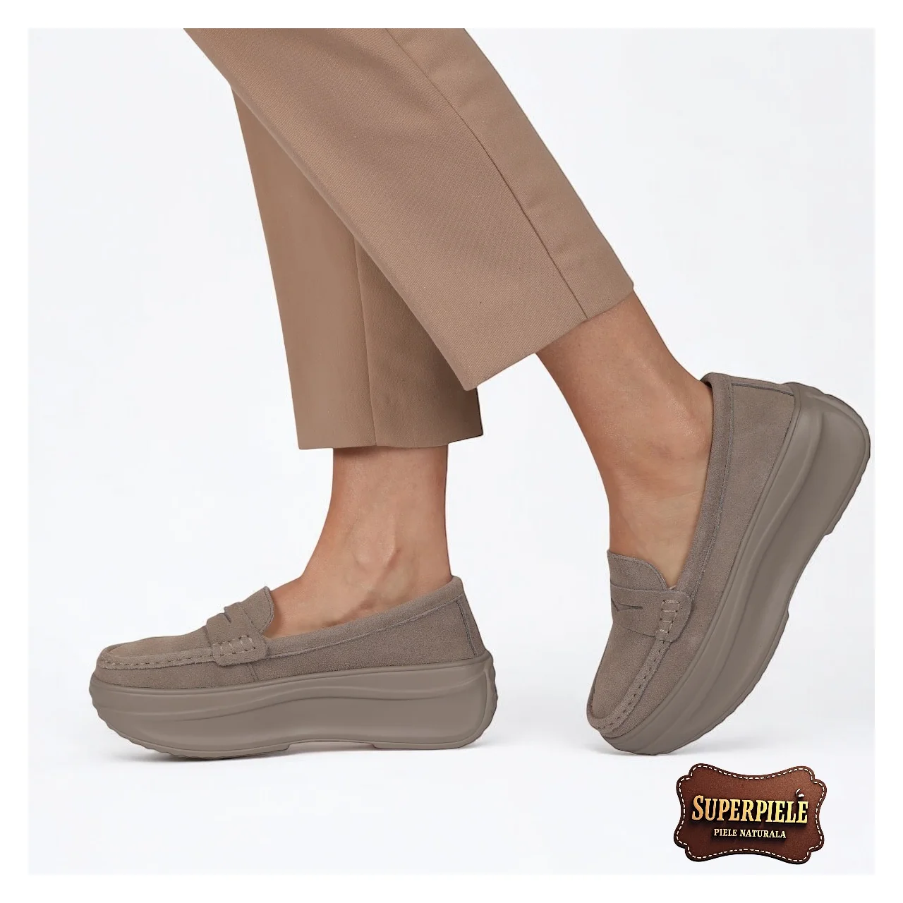 Khakifarbene Loafer aus natürlichem Wildleder für Damen mit Plateausohle |FAMIVO 1|