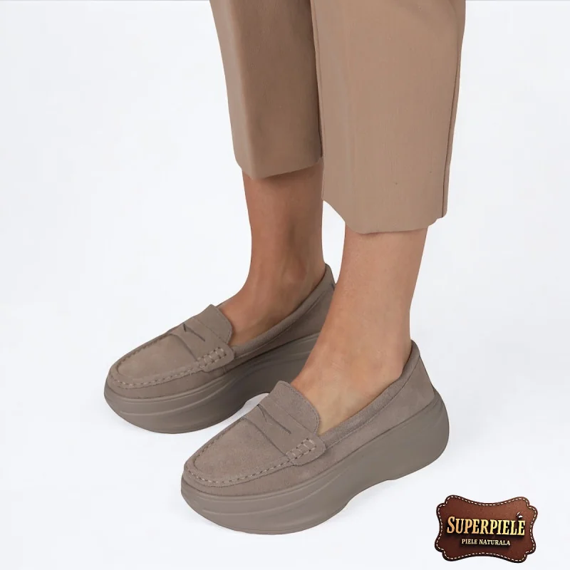 Khakifarbene Loafer aus natürlichem Wildleder für Damen mit Plateausohle |FAMIVO 1|