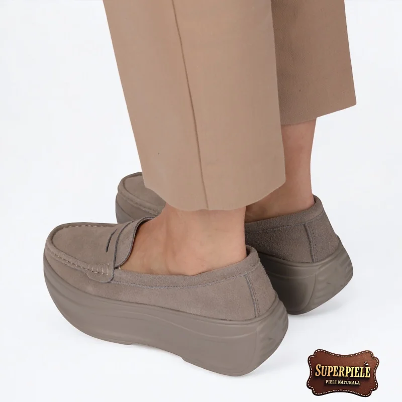 Khakifarbene Loafer aus natürlichem Wildleder für Damen mit Plateausohle |FAMIVO 1|