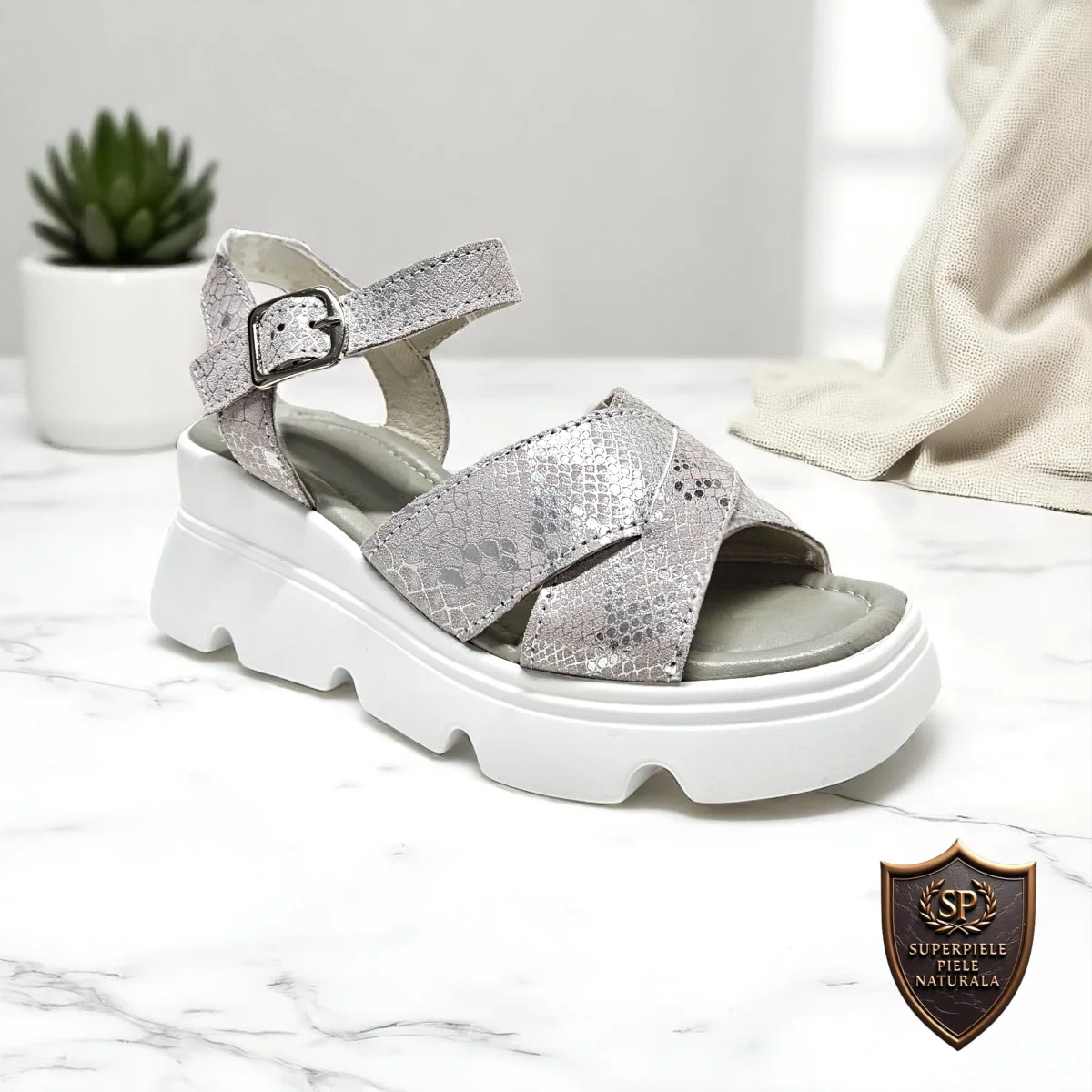 Damensandalen, naturgraues Leder, dicke Sohle und Schnallenverschluss |RODRIVOZ|