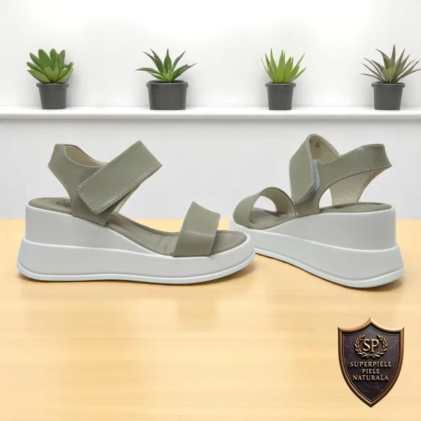 sandalen slippersDamessandalen, natuurlijk grijs leer, dikke zool met klittenbandsluiting |LOMAVIZ|