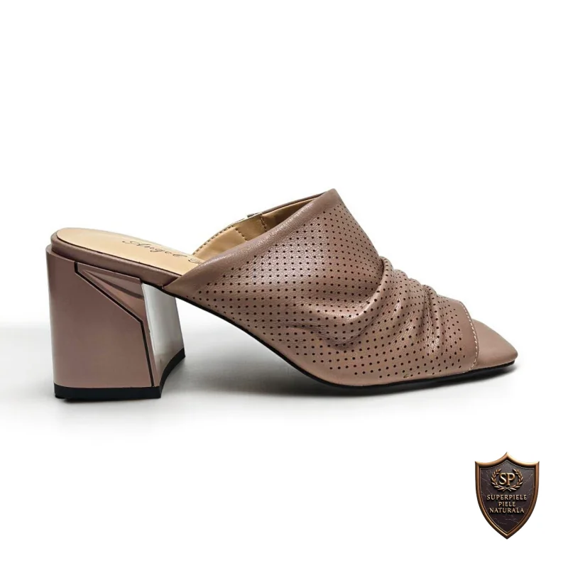 Chaussons femme en cuir véritable marron avec talon épais et perforations extérieures