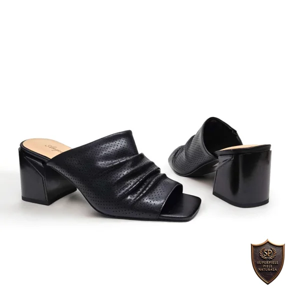 Chaussons pour femmes en cuir véritable noir avec talon épais et perforations extérieures