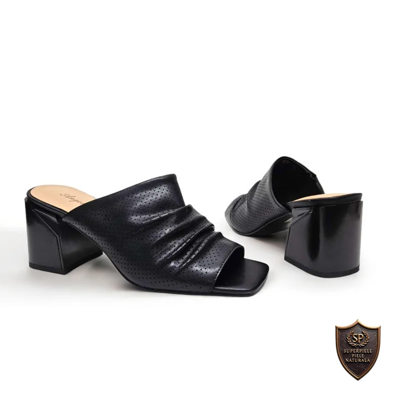 Chaussons pour femmes en cuir véritable noir avec talon épais et perforations extérieures