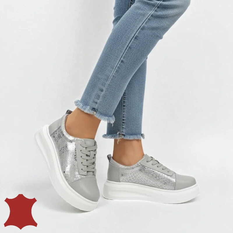 Γυναικεία casual παπούτσια σε γκρι γνήσιο δέρμα με μοντέρνες λαμπερές λεπτομέρειες T7019