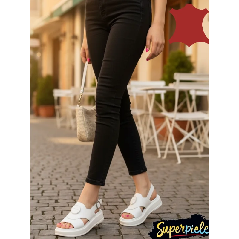 sandale papučeŽenske sandale od prave kože s okruglom ukrasnom kopčom 89779-1